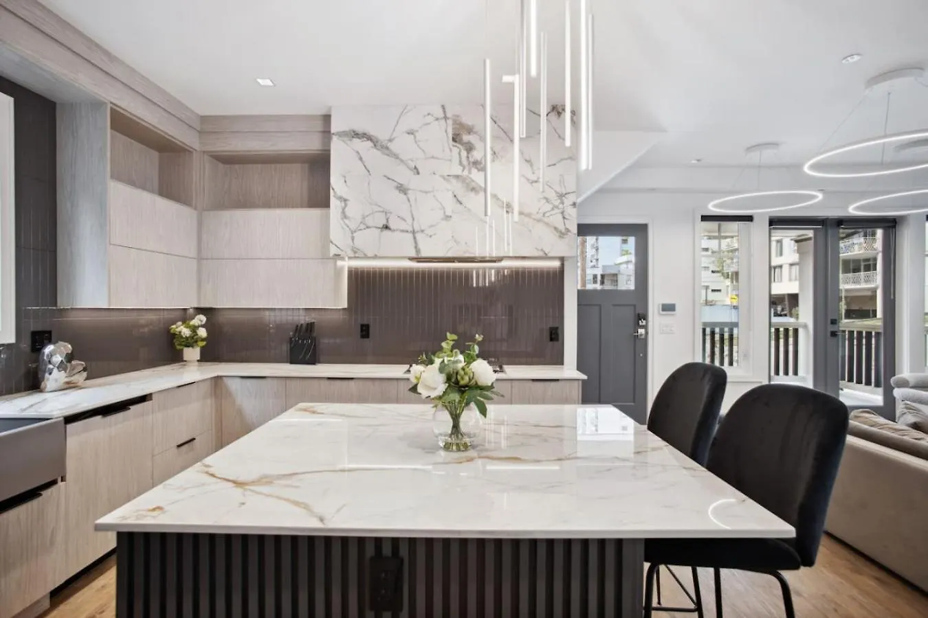 Luxury Downtown Home Near Beach Vancouver