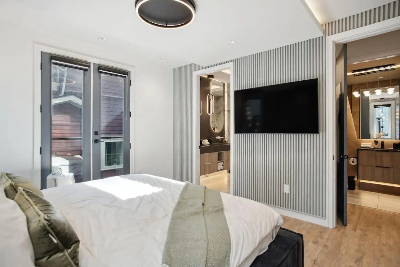 Luxury Downtown Home Near Beach Vancouver