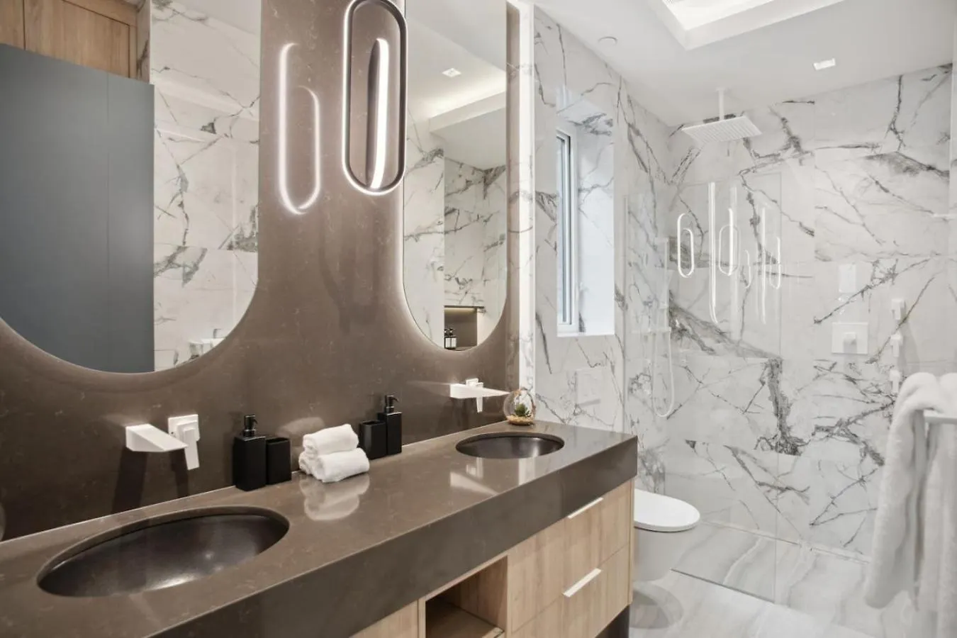 Luxury Downtown Home Near Beach Vancouver